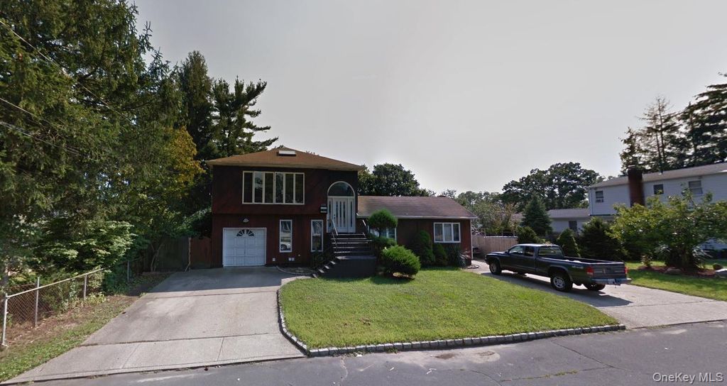 130 Claremont Ave, West Babylon, NY 11704