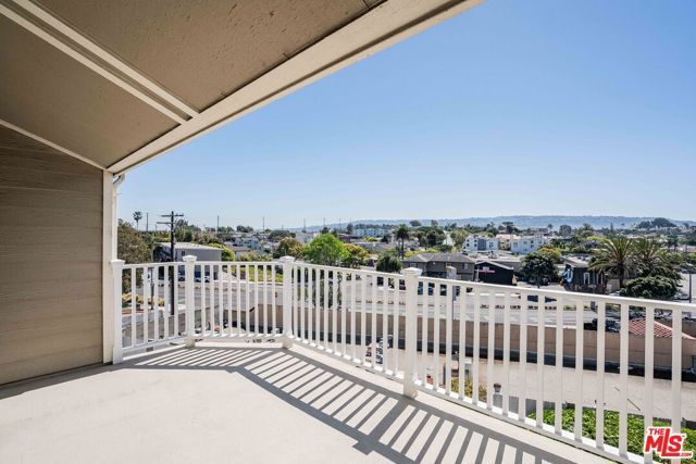 225 S Lucia Avenue C, Redondo Beach, CA 90277