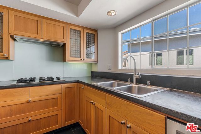 225 S Lucia Avenue C, Redondo Beach, CA 90277