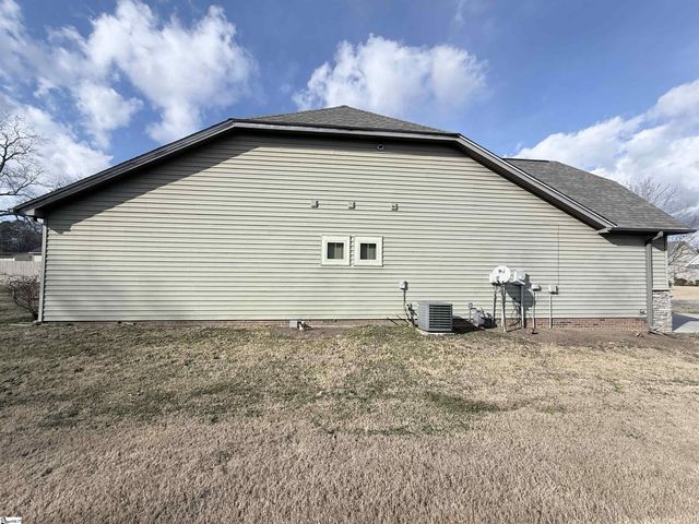 1011 Drakes Crossing, Anderson, SC 29625