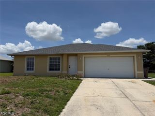 1424 NE 13th PL, Cape Coral, FL 33909