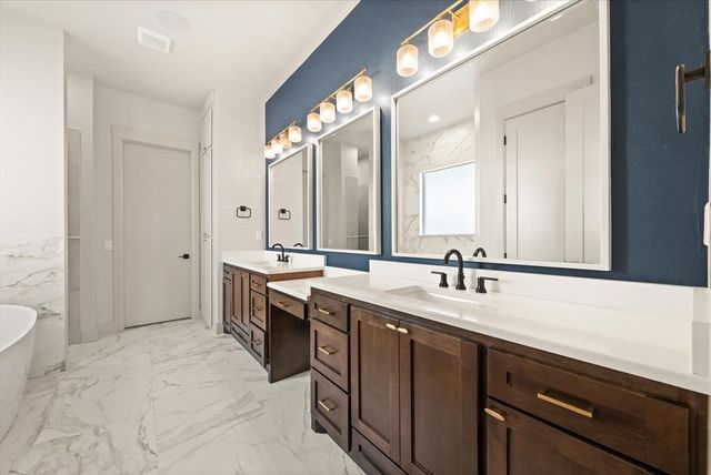 3825 Stone Hill Lane, Edmond, OK 73034