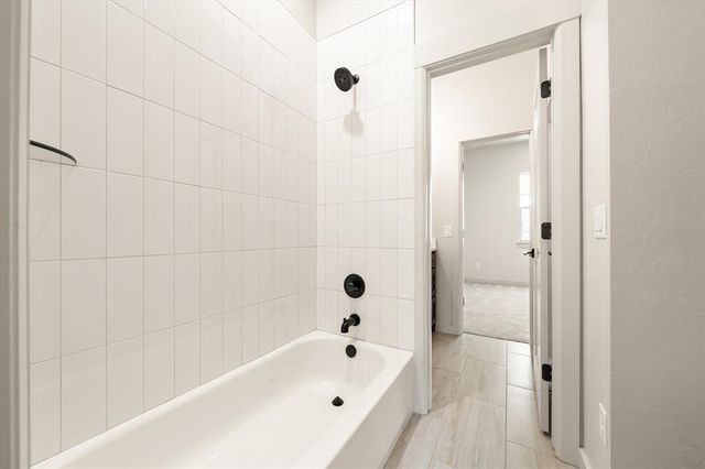 3825 Stone Hill Lane, Edmond, OK 73034