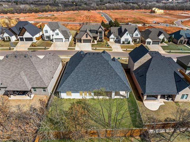 3825 Stone Hill Lane, Edmond, OK 73034