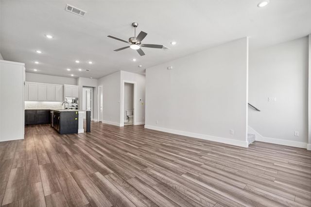 8150 BROMLEY Drive, Dallas, TX 75231