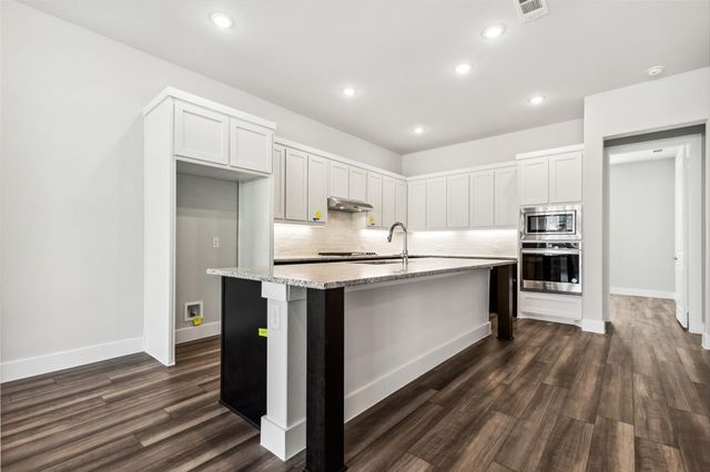8150 BROMLEY Drive, Dallas, TX 75231