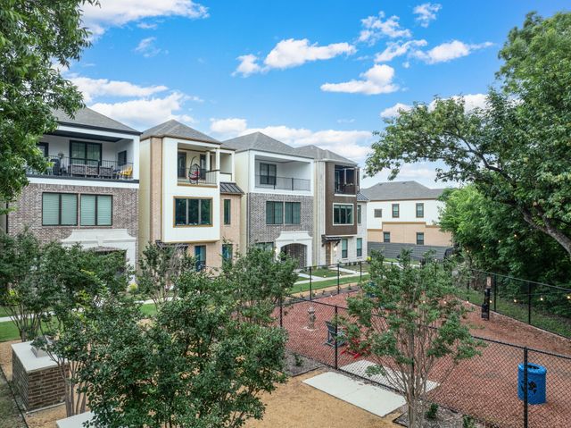 8150 BROMLEY Drive, Dallas, TX 75231