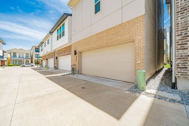 8150 BROMLEY Drive, Dallas, TX 75231