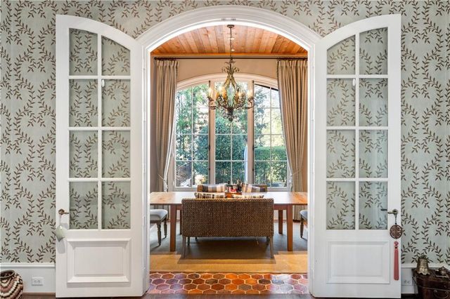 675 W Paces Ferry NW Road 10, Atlanta, GA 30327