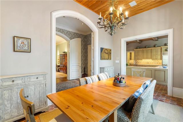 675 W Paces Ferry NW Road 10, Atlanta, GA 30327