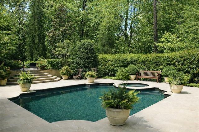 675 W Paces Ferry NW Road 10, Atlanta, GA 30327