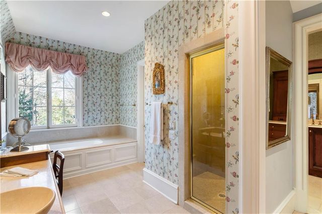 675 W Paces Ferry NW Road 10, Atlanta, GA 30327