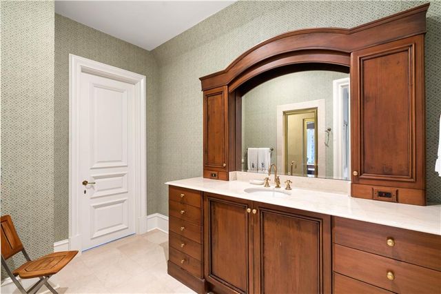 675 W Paces Ferry NW Road 10, Atlanta, GA 30327