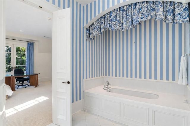 675 W Paces Ferry NW Road 10, Atlanta, GA 30327