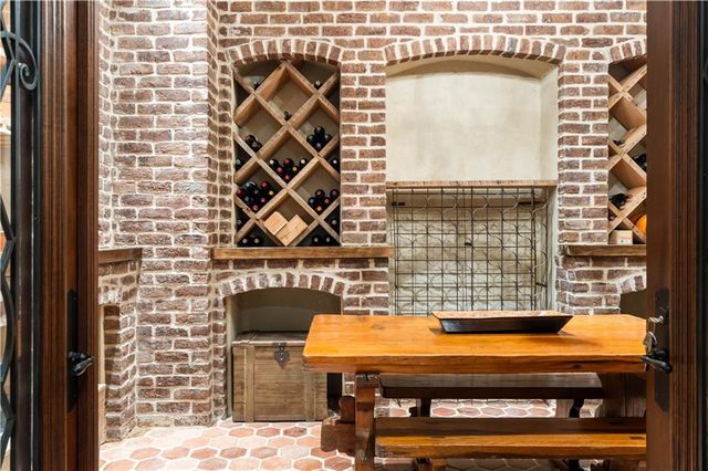 675 W Paces Ferry NW Road 10, Atlanta, GA 30327