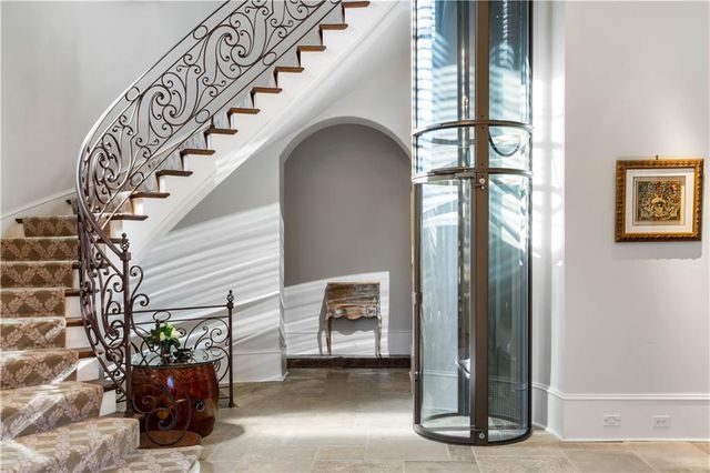 675 W Paces Ferry NW Road 10, Atlanta, GA 30327