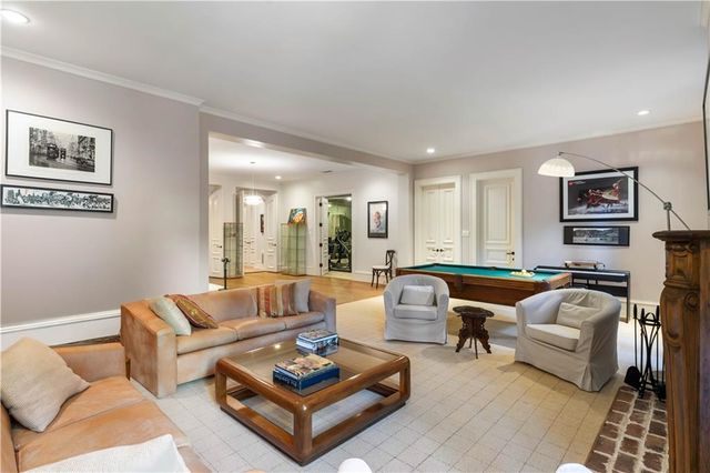 675 W Paces Ferry NW Road 10, Atlanta, GA 30327