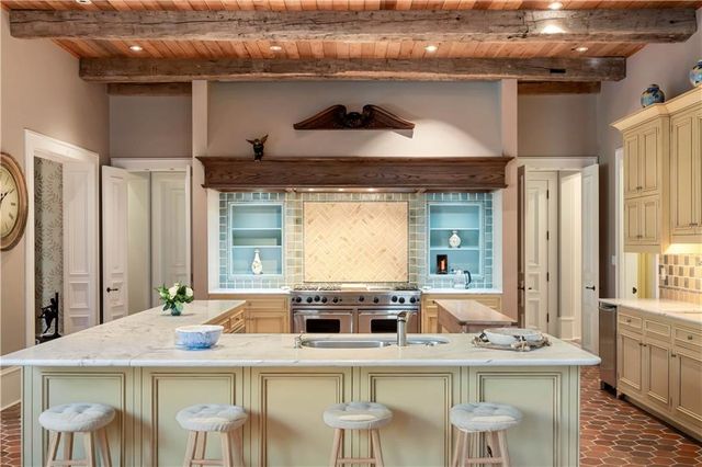 675 W Paces Ferry NW Road 10, Atlanta, GA 30327