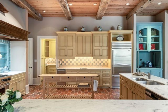 675 W Paces Ferry NW Road 10, Atlanta, GA 30327