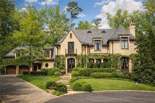 675 W Paces Ferry NW Road 10, Atlanta, GA 30327