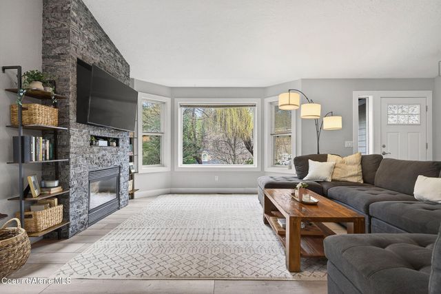 4864 E Upper Hayden Lake RD, Hayden, ID 83835