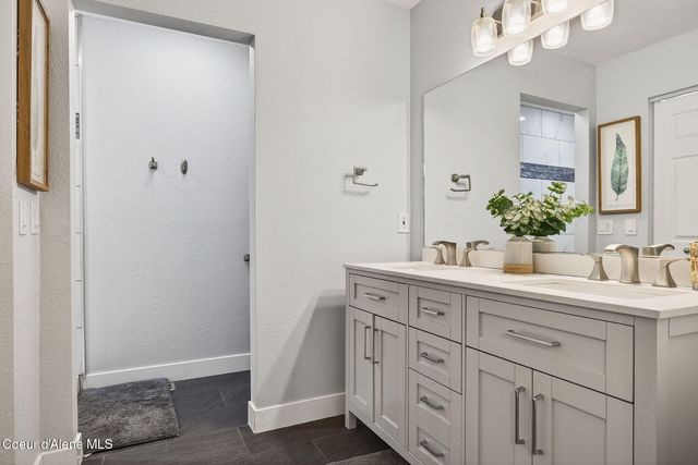 4864 E Upper Hayden Lake RD, Hayden, ID 83835