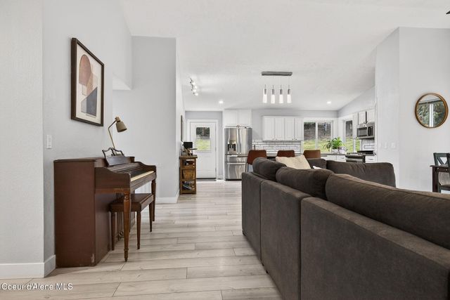 4864 E Upper Hayden Lake RD, Hayden, ID 83835