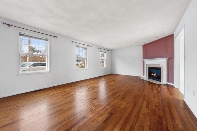 12 Horton Ln, Billerica, MA 01821