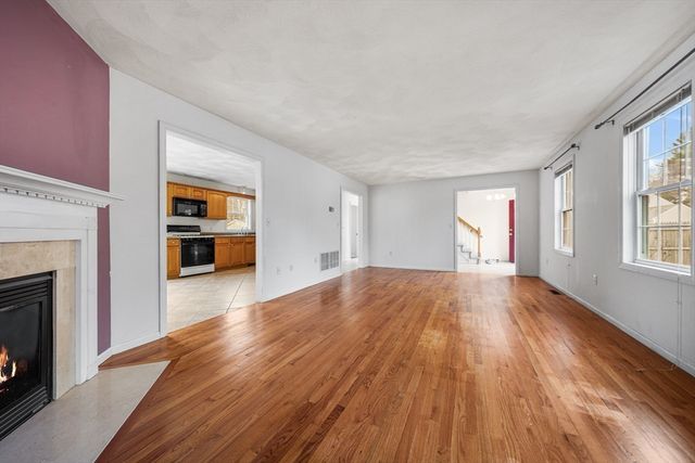 12 Horton Ln, Billerica, MA 01821