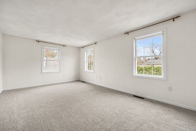 12 Horton Ln, Billerica, MA 01821