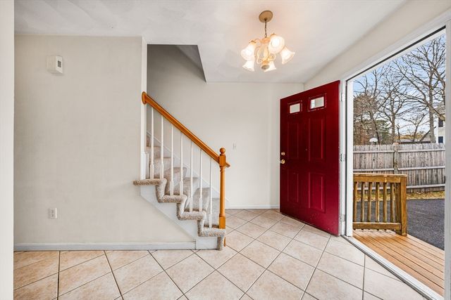 12 Horton Ln, Billerica, MA 01821