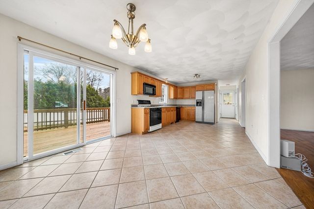 12 Horton Ln, Billerica, MA 01821