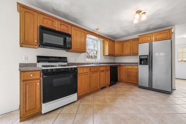 12 Horton Ln, Billerica, MA 01821