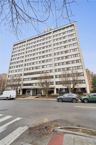 803 W 48th Street 402, Kansas City, MO 64112