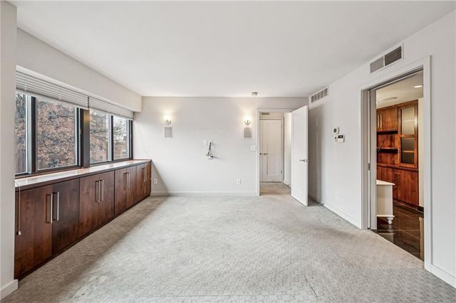 803 W 48th Street 402, Kansas City, MO 64112