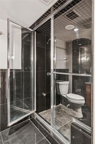 803 W 48th Street 402, Kansas City, MO 64112