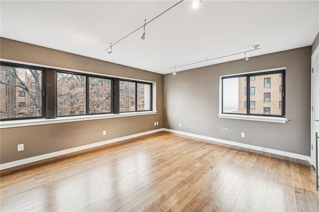 803 W 48th Street 402, Kansas City, MO 64112