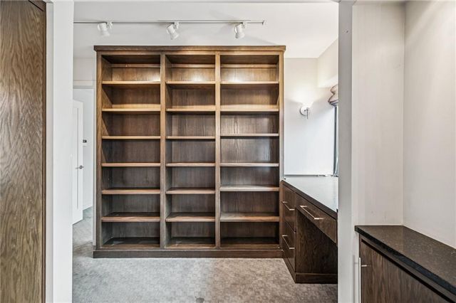 803 W 48th Street 402, Kansas City, MO 64112