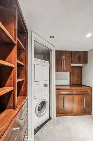 803 W 48th Street 402, Kansas City, MO 64112