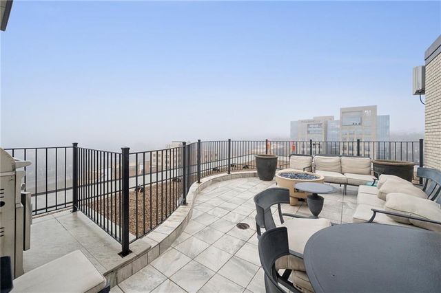 803 W 48th Street 402, Kansas City, MO 64112