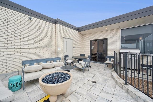 803 W 48th Street 402, Kansas City, MO 64112