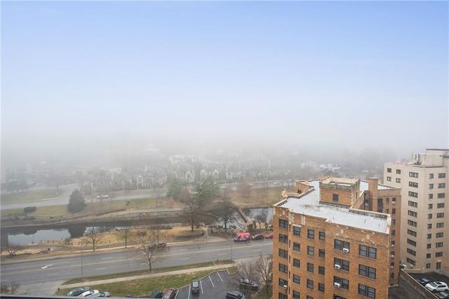 803 W 48th Street 402, Kansas City, MO 64112