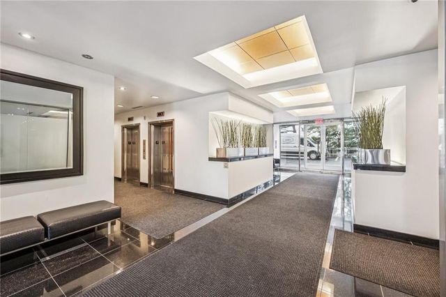 803 W 48th Street 402, Kansas City, MO 64112