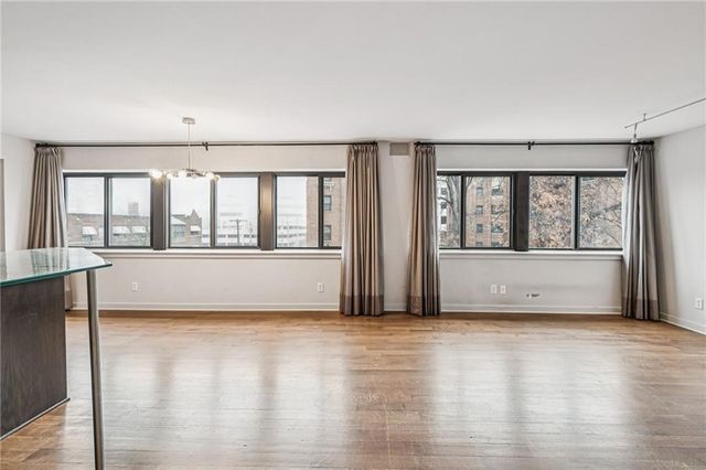 803 W 48th Street 402, Kansas City, MO 64112