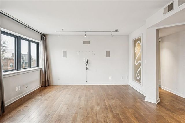 803 W 48th Street 402, Kansas City, MO 64112