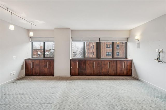 803 W 48th Street 402, Kansas City, MO 64112