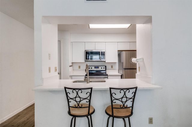 807 W 25th ST 214, Austin, TX 78705