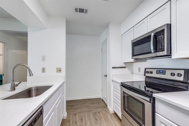 807 W 25th ST 214, Austin, TX 78705