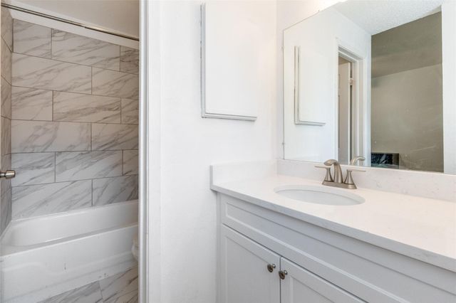 807 W 25th ST 214, Austin, TX 78705