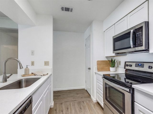 807 W 25th ST 214, Austin, TX 78705